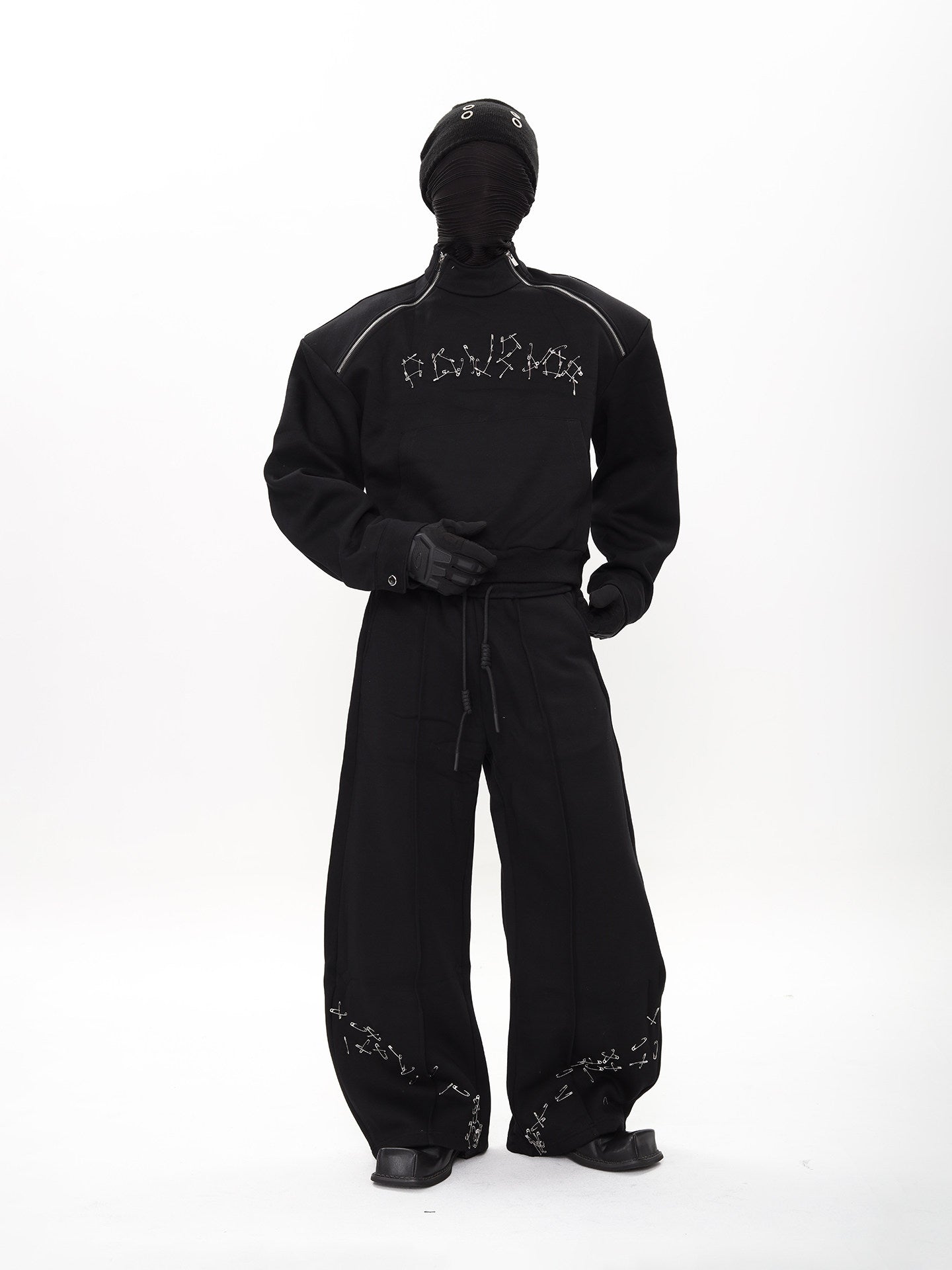 Sudadera con capucha MANSON AVANT-GARDE con cremallera y detalle de imperdible