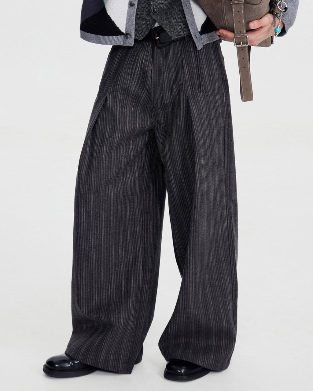 PLEATED WRINKLE STRIPE TROUSERS
