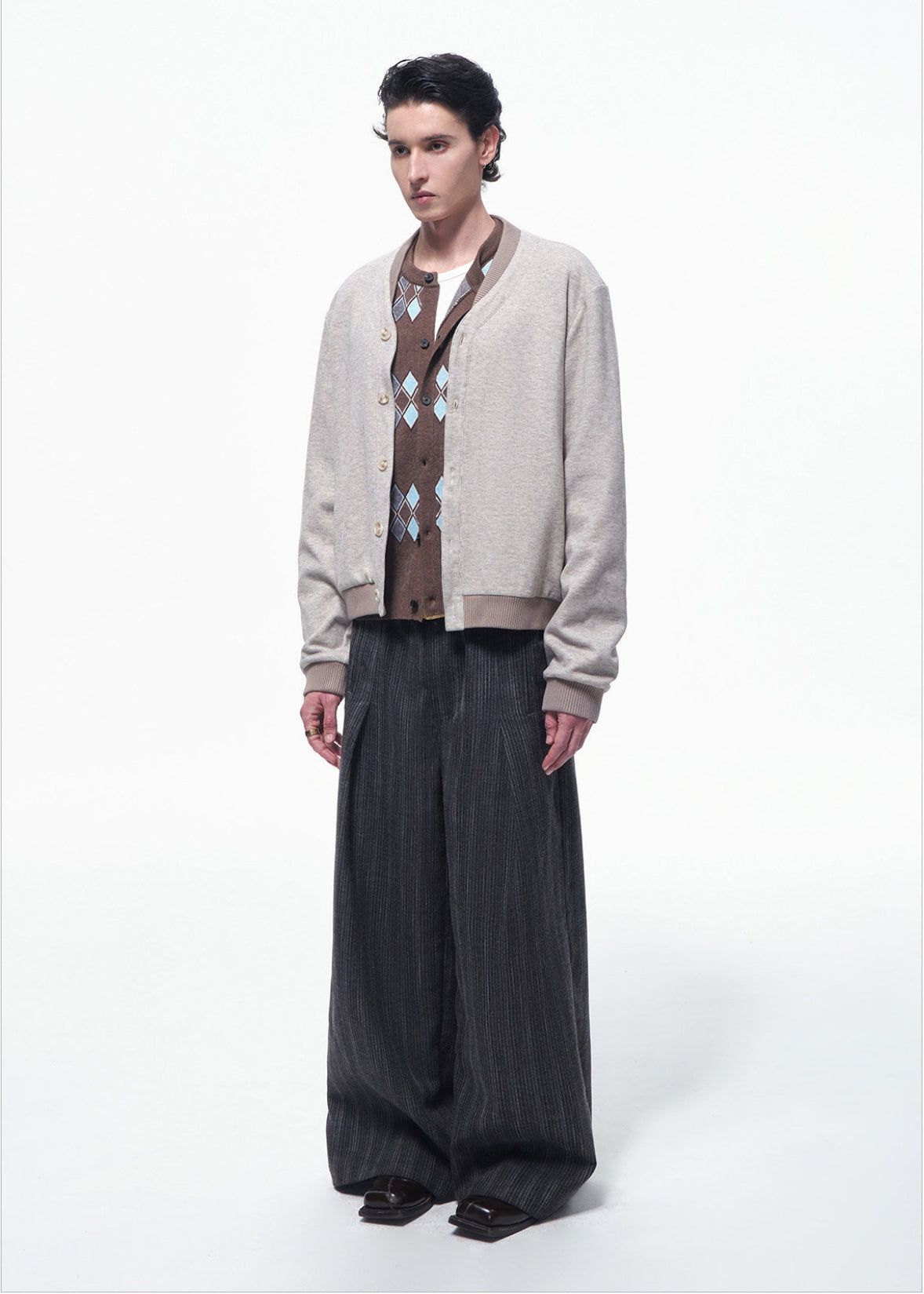 SCRIPT-X V-NECK BUTTON BOMBER JACKET