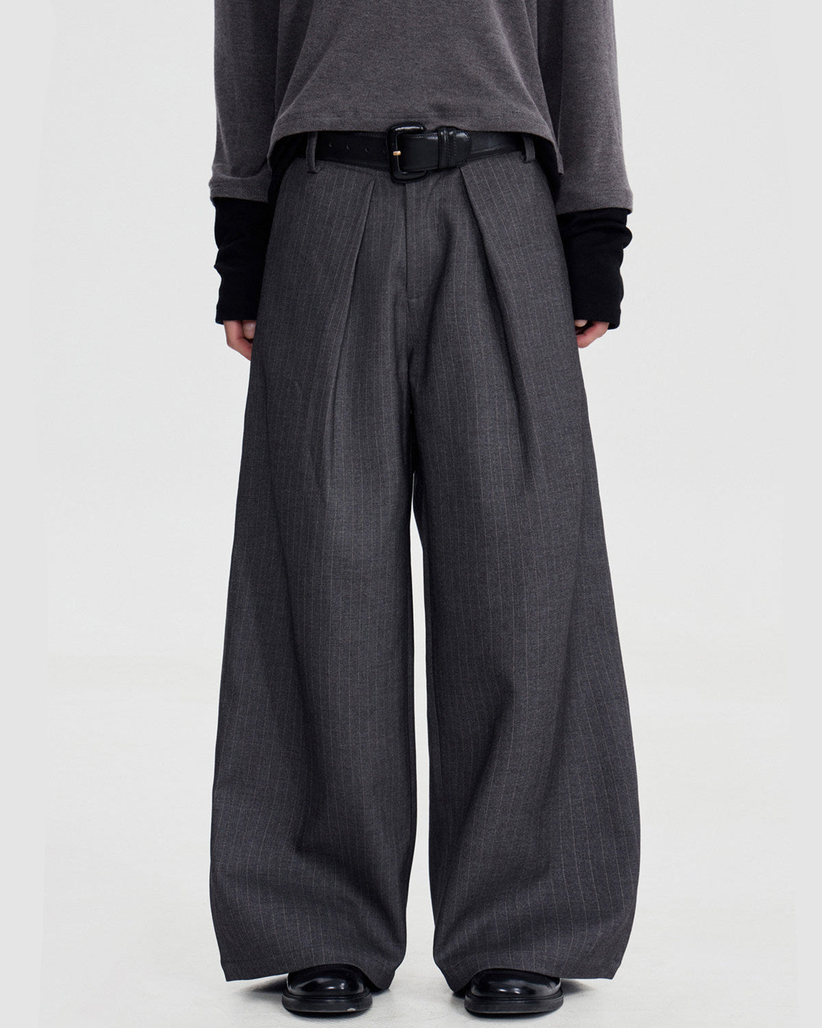 STRIPED PLEATED WIDE TROUSERS