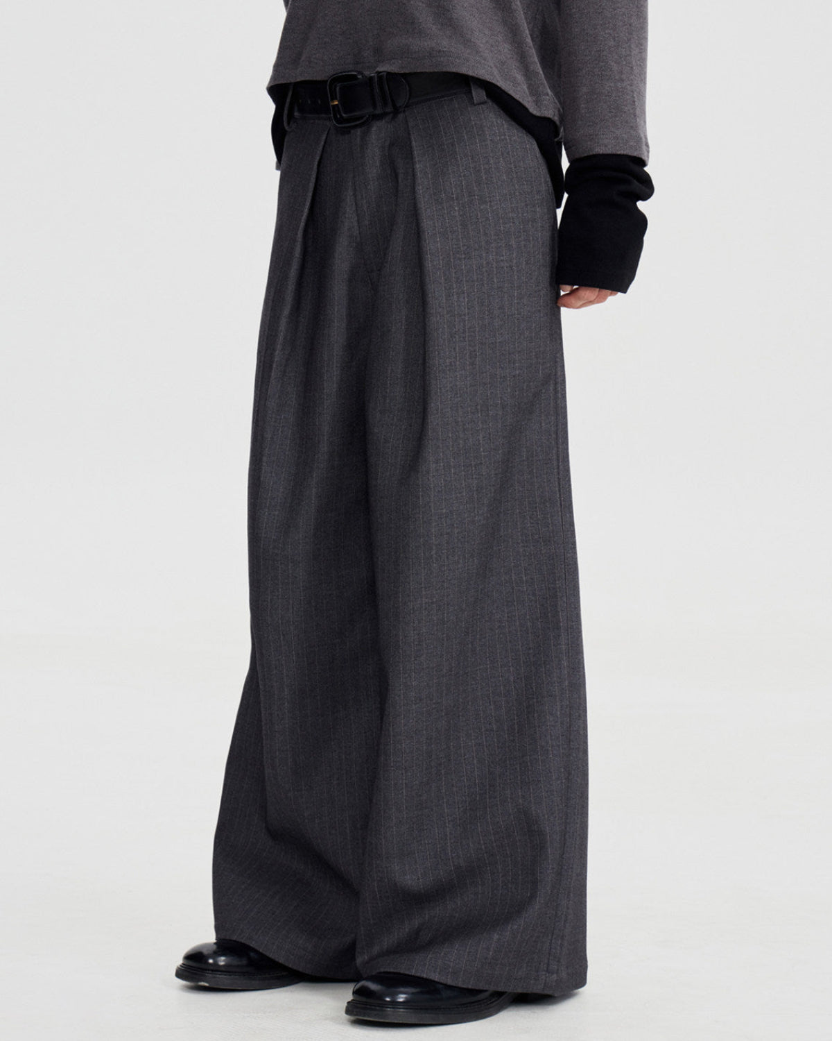 STRIPED PLEATED WIDE TROUSERS
