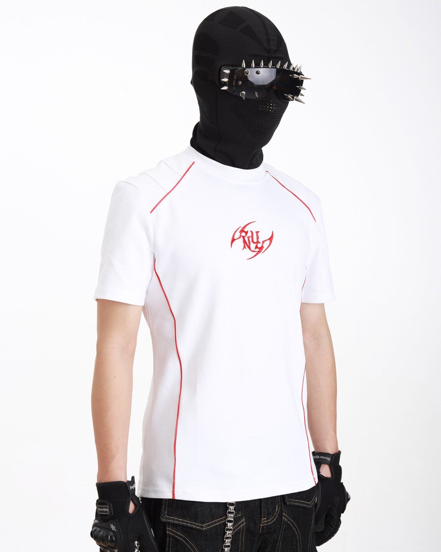 RED EMBROIDERY PIPED FITTED SPORT TEE