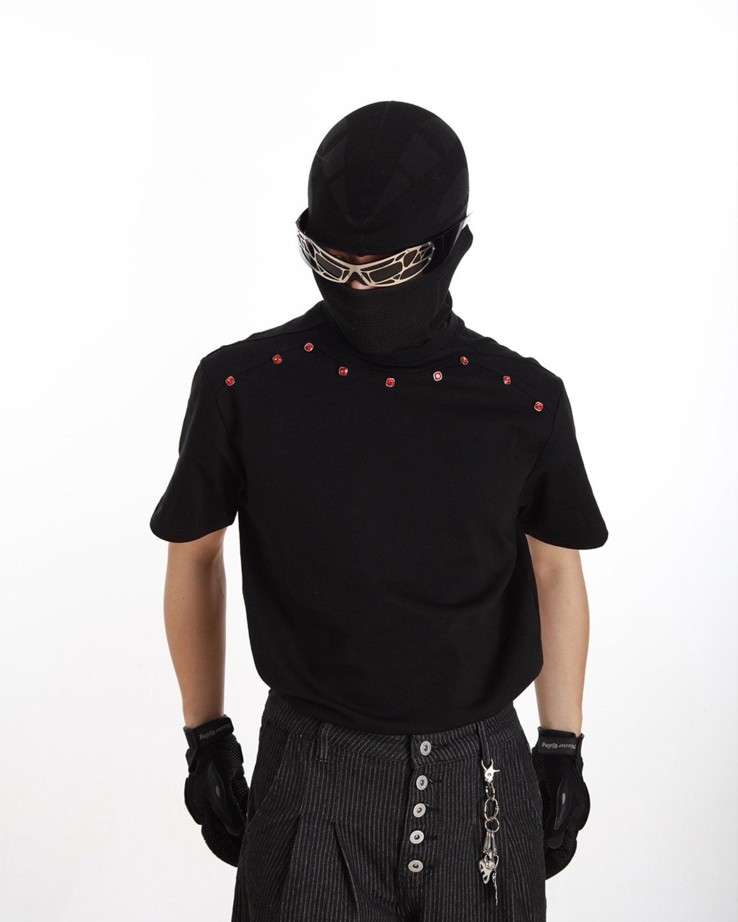 COLLAR RED STUDDED CREW NECK TEE