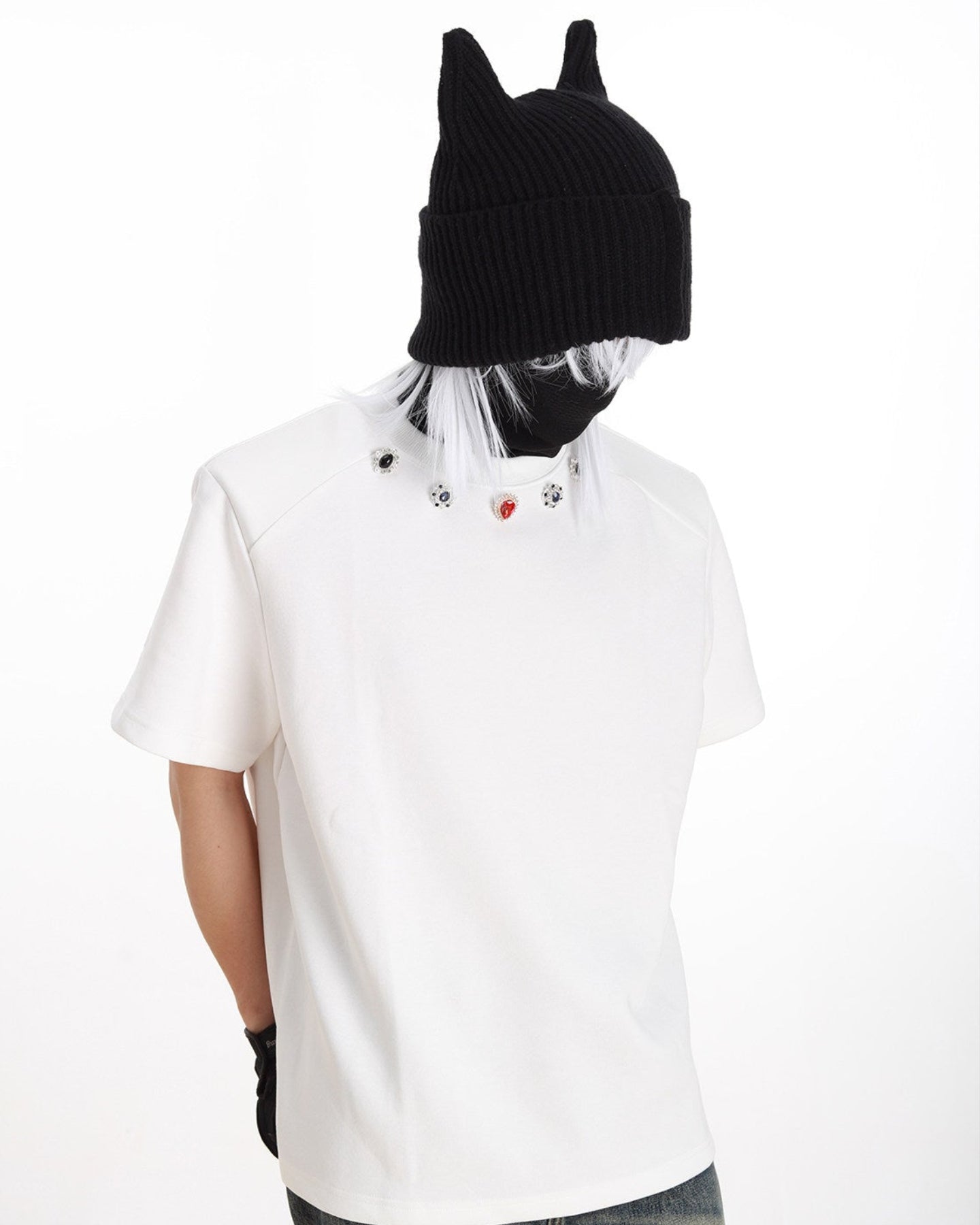 NECKLINE COLOR RHINESTONE DECORATED CASUAL TEE