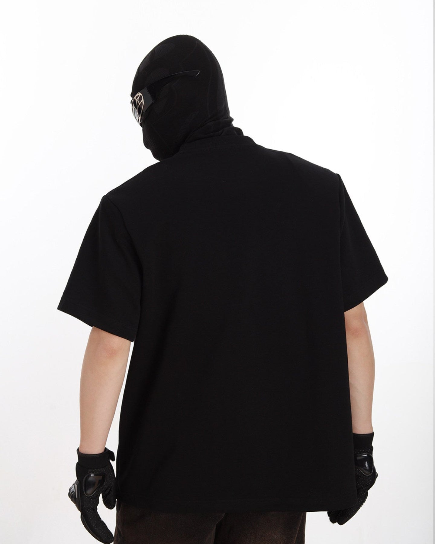 SHOULDER RHINESTONE DETAIL DECONSTRUCTED TEE