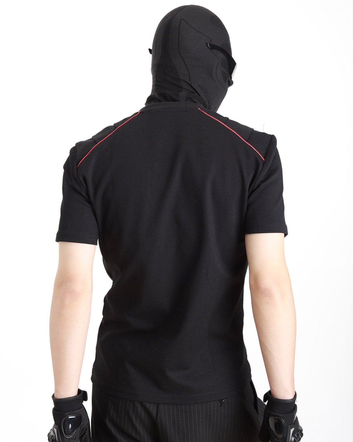 RED EMBROIDERY PIPED FITTED SPORT TEE
