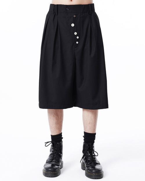 ASYMMETRIC BUTTON WIDE SHORTS