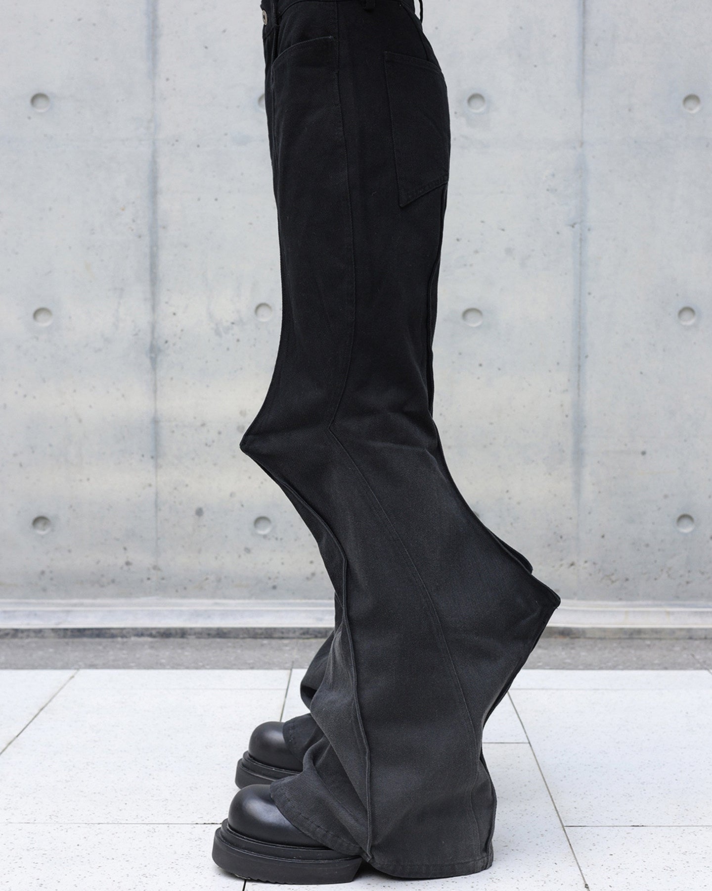 ANTI-JOINT WASHED FLARE JEANS