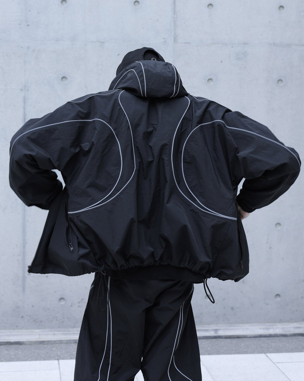 NICHE REFLECTIVE HOODIED WINDBREAKER