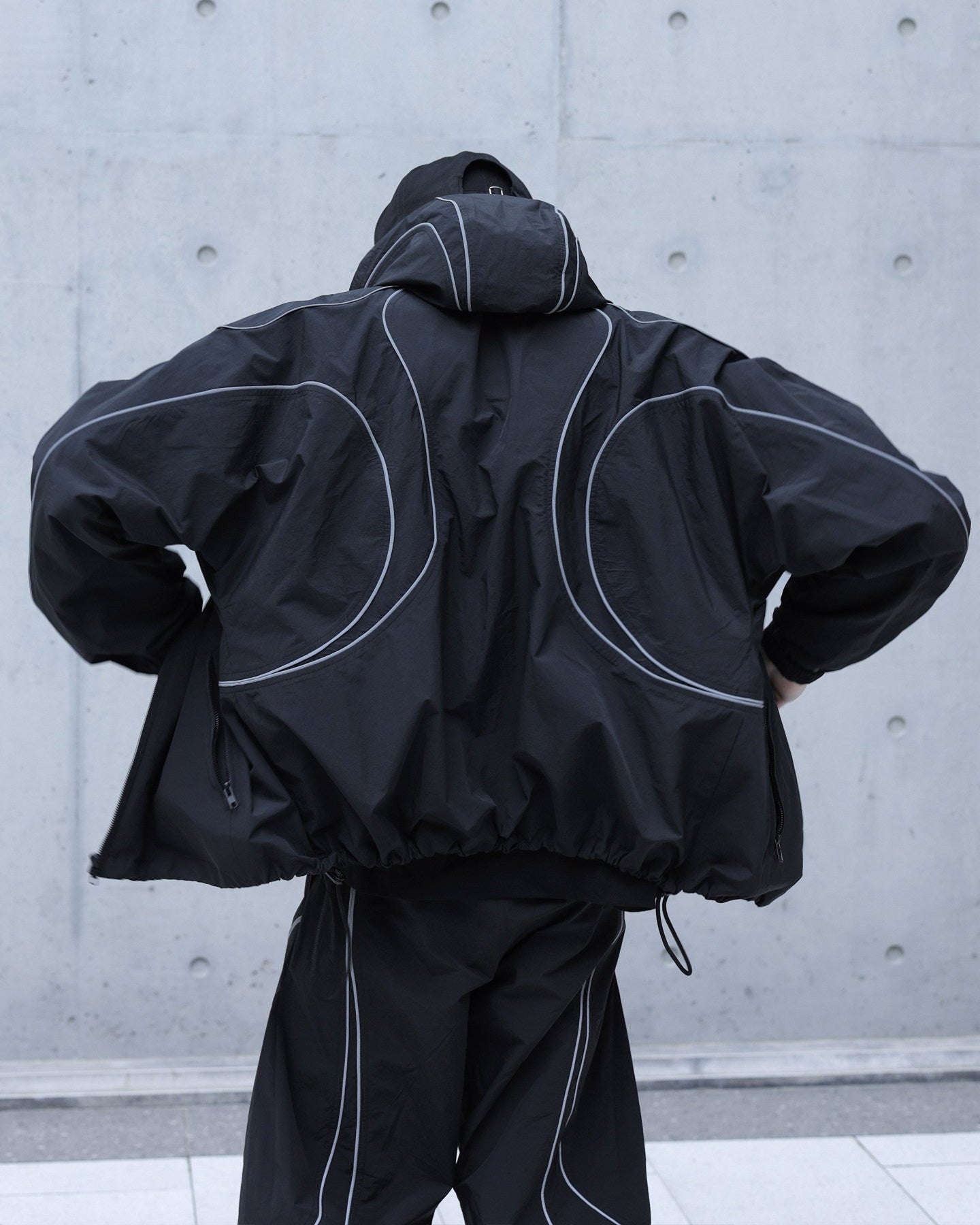 NICHE REFLECTIVE HOODIED WINDBREAKER