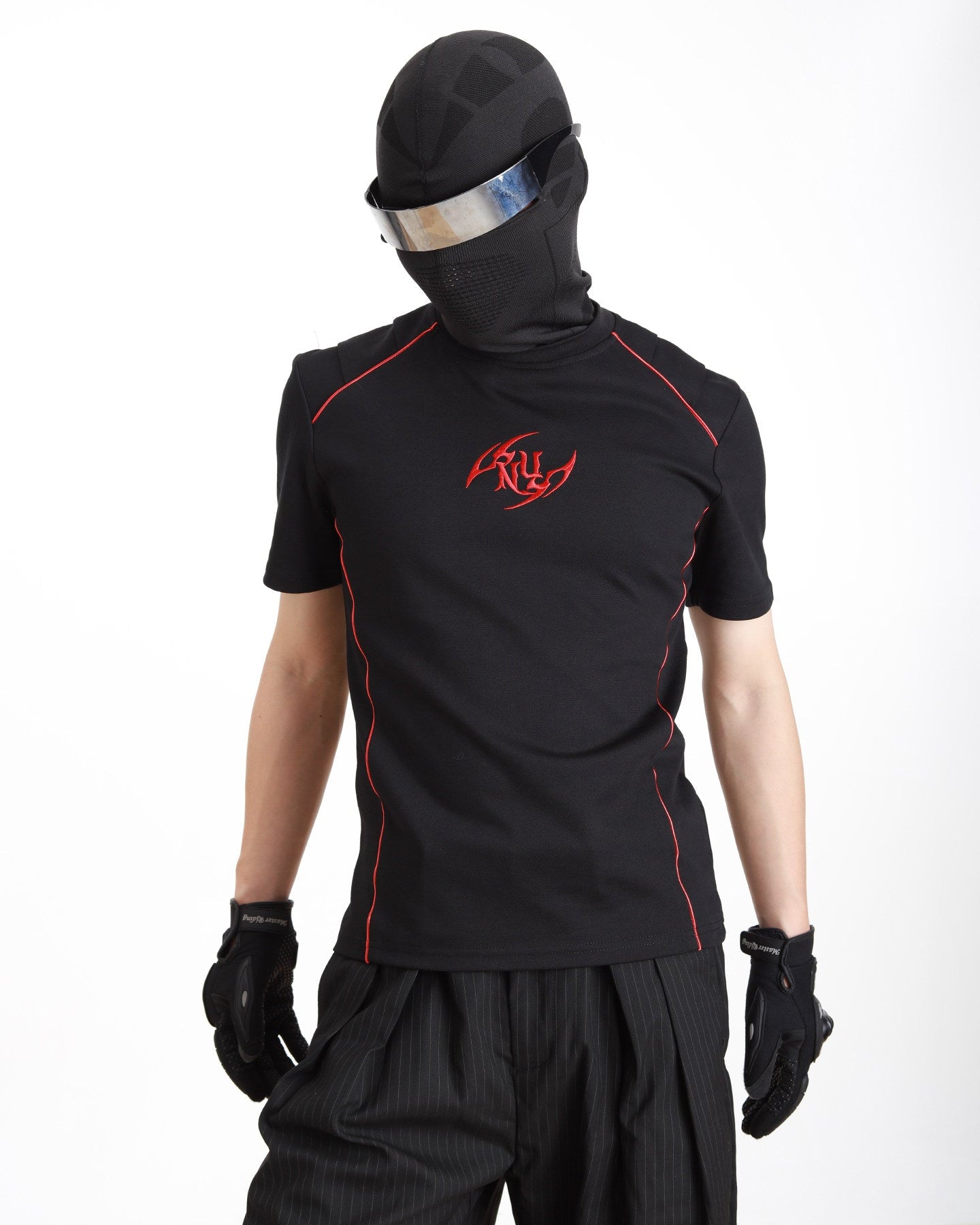 RED EMBROIDERY PIPED FITTED SPORT TEE