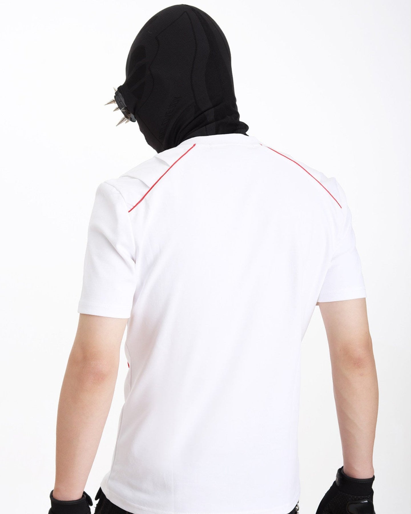 RED EMBROIDERY PIPED FITTED SPORT TEE