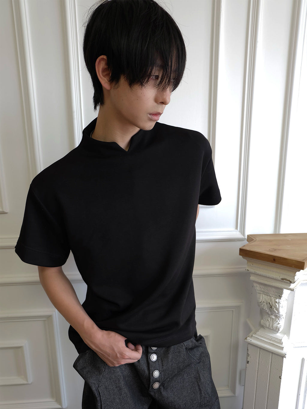 OFF/SC AIR SPACE COTTON STAND V-NECK TEE