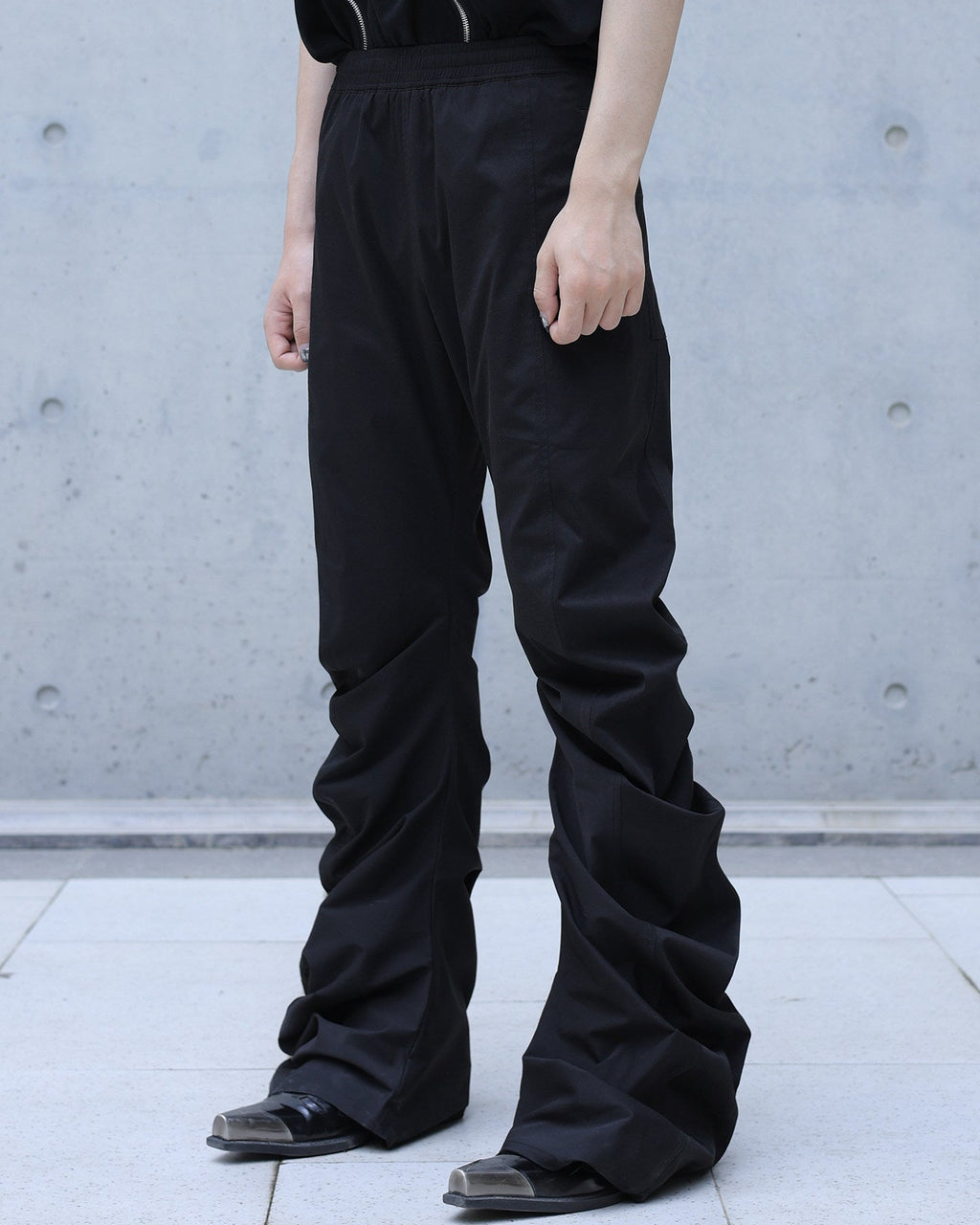 CURVED WIDE LEG TECH PANTS