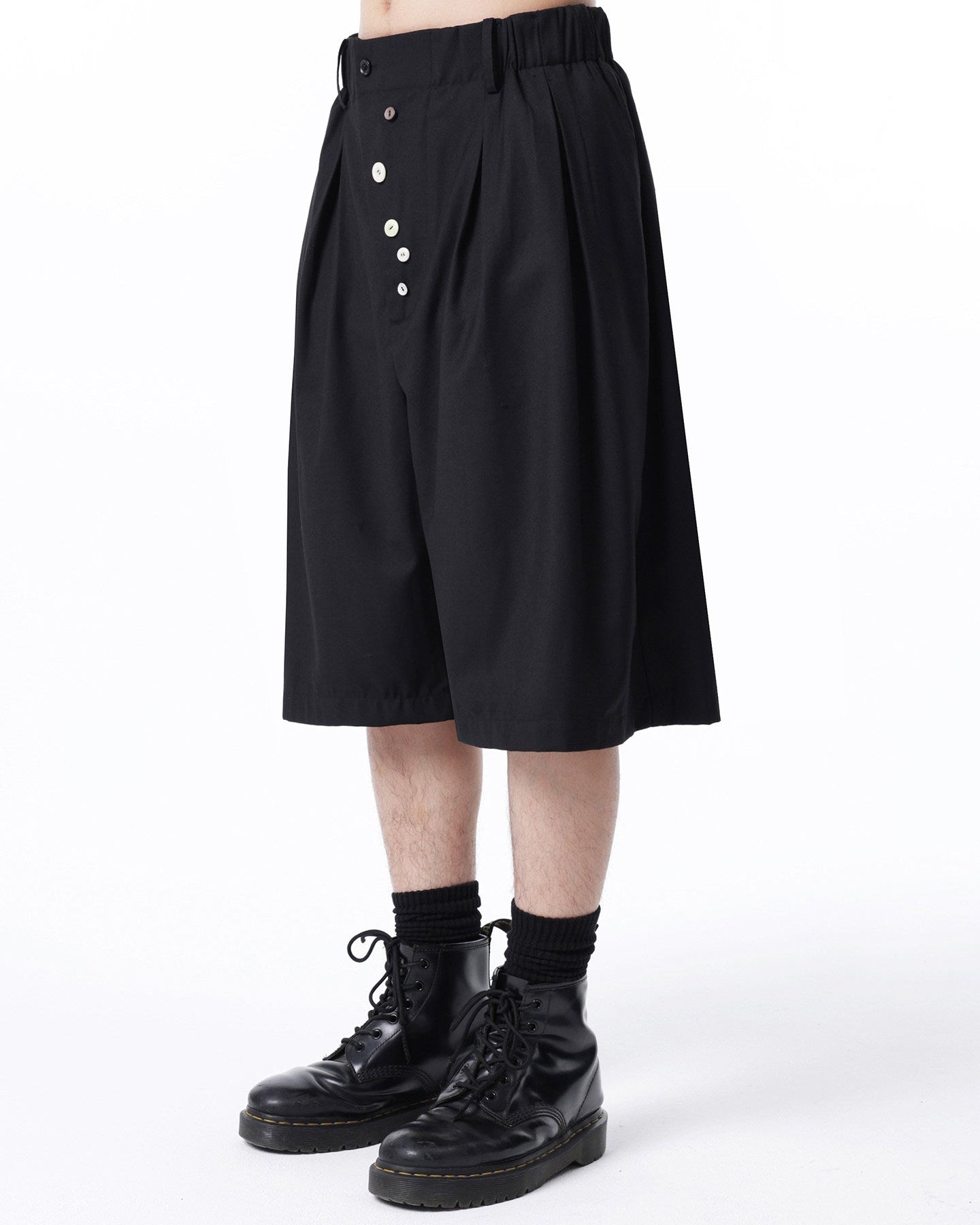 ASYMMETRIC BUTTON WIDE SHORTS