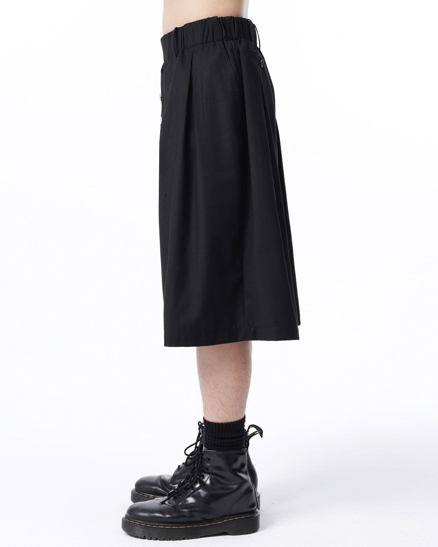 ASYMMETRIC BUTTON WIDE SHORTS