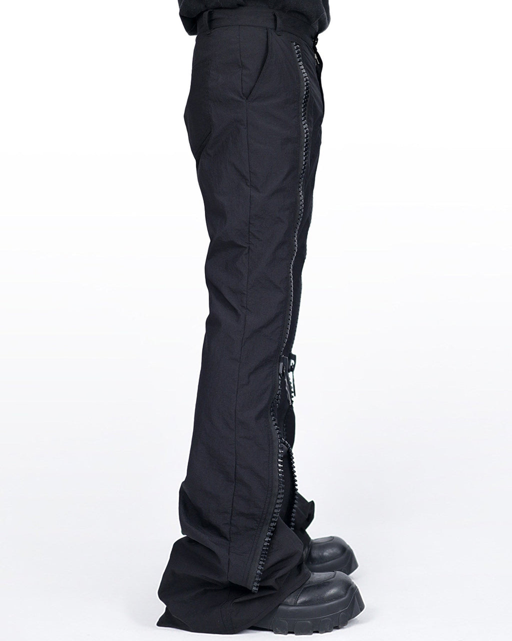 ZIPPER PARACHUTE FLARE PANTS