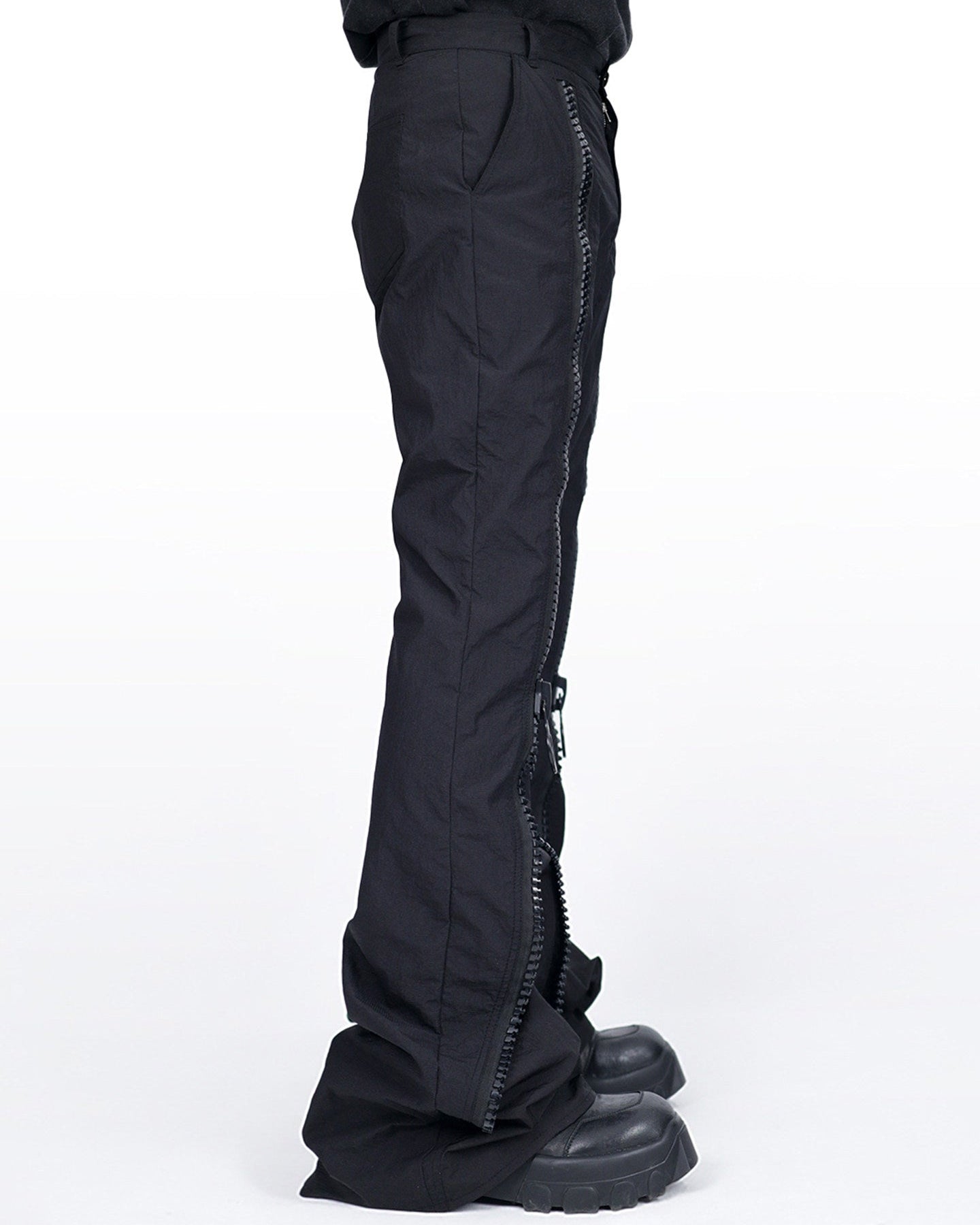 ZIPPER PARACHUTE FLARE PANTS