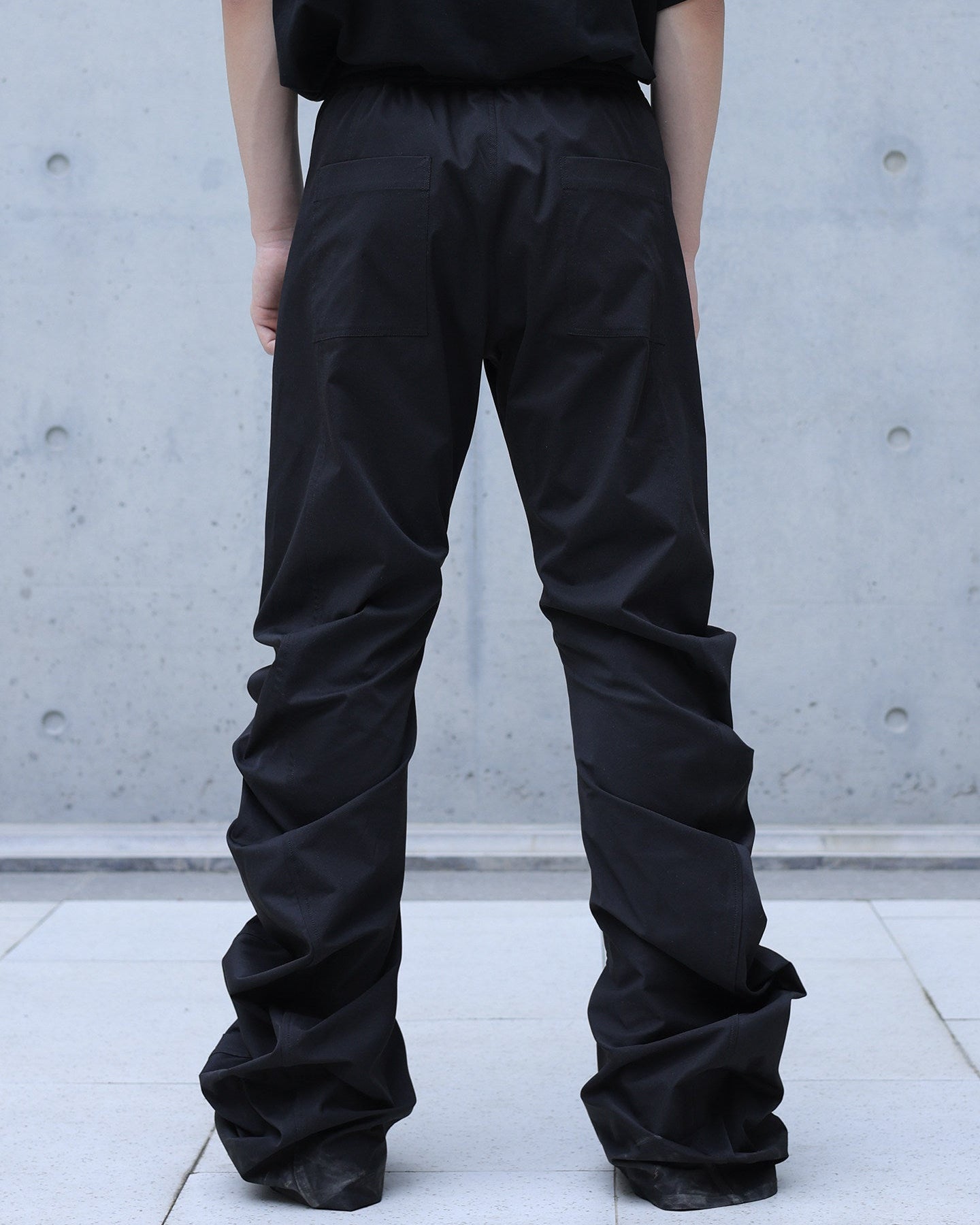 CURVED WIDE LEG TECH PANTS