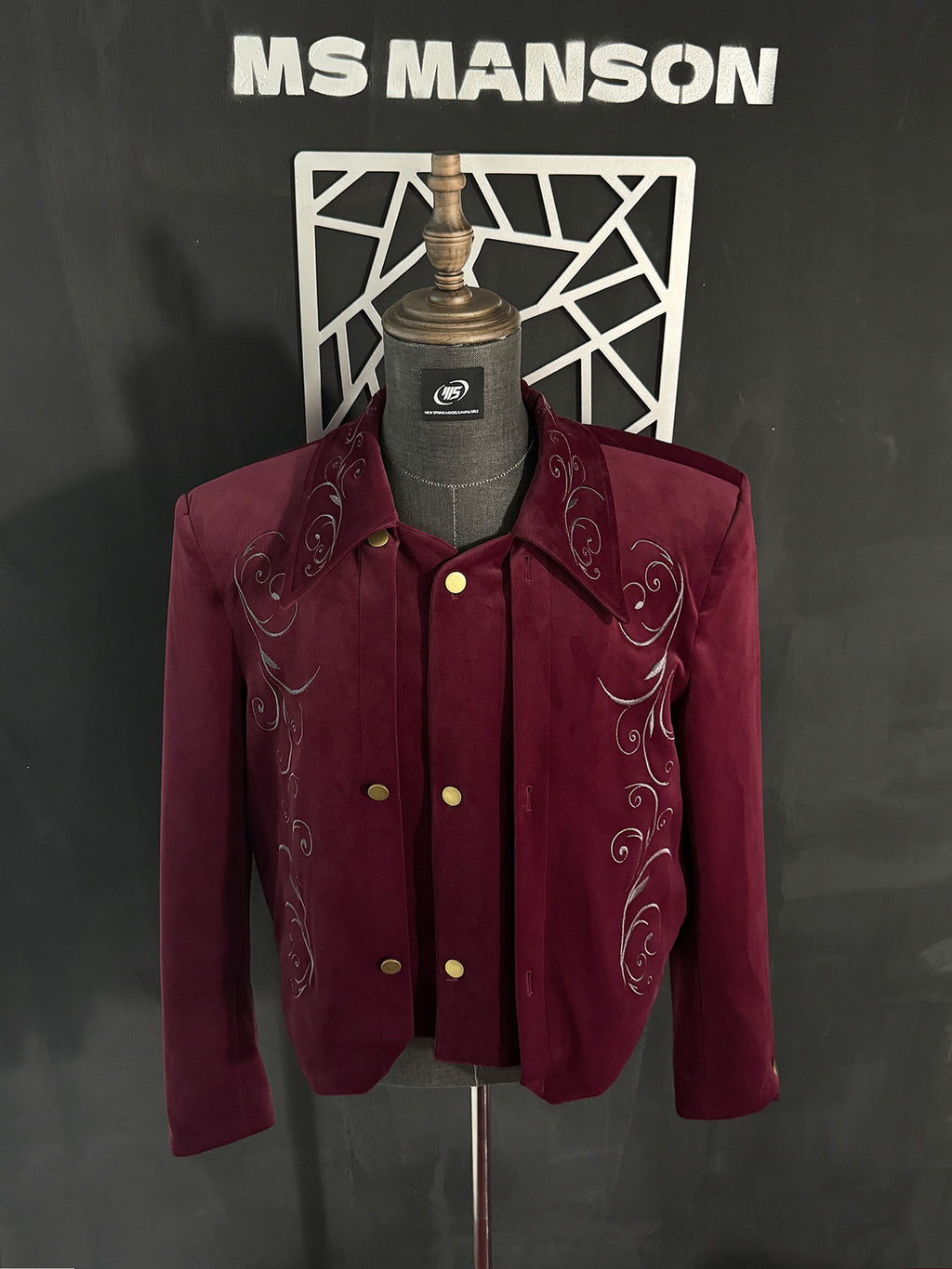 LUXURY COURT EMBROIDERED VELVET CROPPED PADDED JACKET
