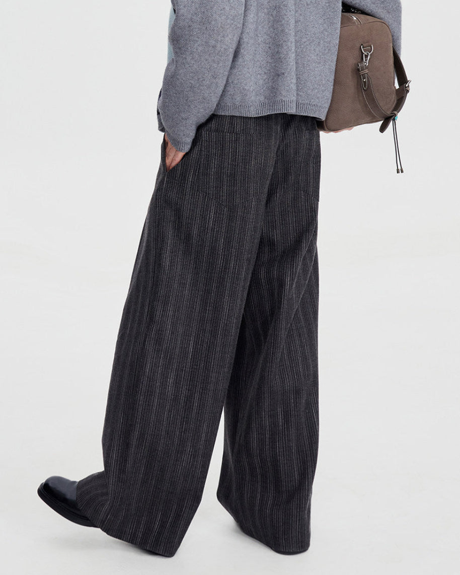 PLEATED WRINKLE STRIPE TROUSERS